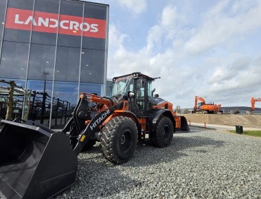 Hitachi x Landcros — Immersion au cœur de l’usine d’Amsterdam